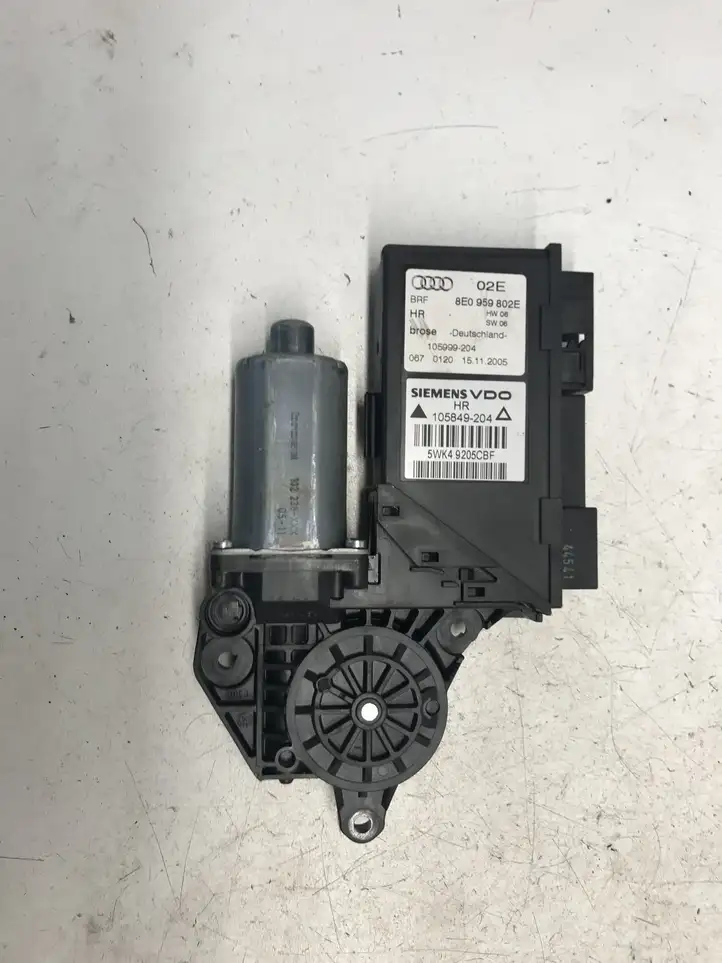 Audi A4 S4 B7 8E 8H (2004 - 2009) 8E0959802E Стеклоподъемник задней двери — фото 1