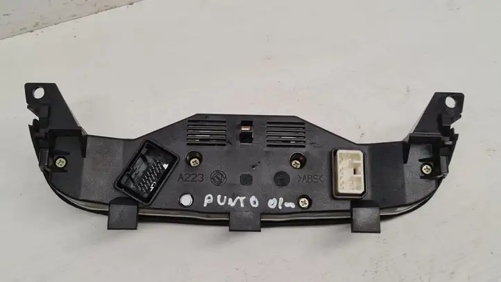 Fiat Punto (188) (1999 - 2010) A223 Включатель аварийных фонарей — фото 4