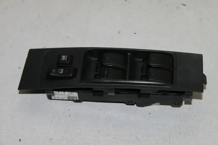 Toyota Corolla Verso E121 (2004 - 2007) 848200F03000 Блок кнопок стеклоподъемников — фото 1