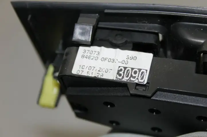 Toyota Corolla Verso E121 (2004 - 2007) 848200F03000 Блок кнопок стеклоподъемников — фото 3