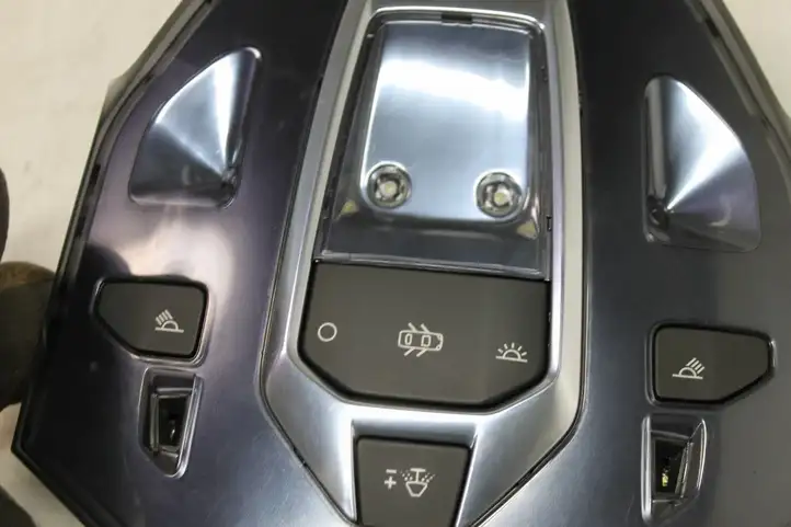Citroen DS5 (2011 - 2018) 96702429XT Передняя подсветка — фото 4