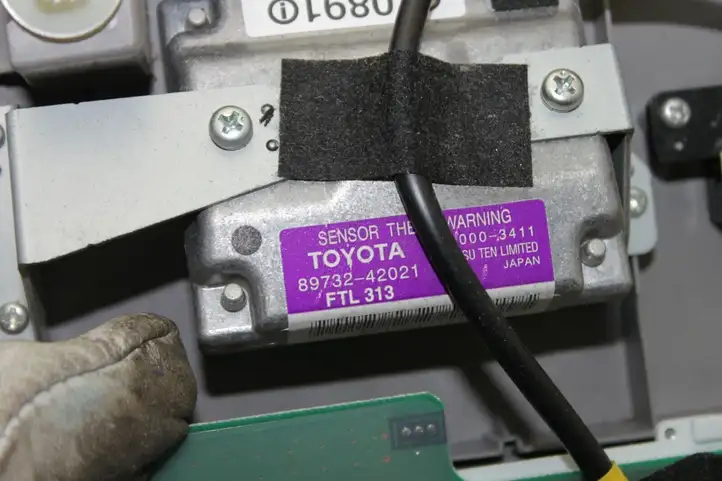 Toyota RAV 4 (XA30) (2006 - 2016) 8973242021 Передняя подсветка — фото 4