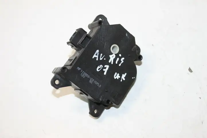 Toyota Auris 150 (2006 - 2012) 1138002810 Двигатель задвижки потока воздуха — фото 2