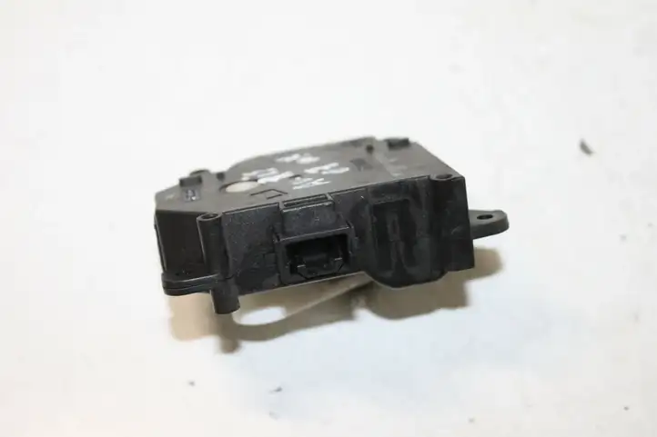 Toyota Auris 150 (2006 - 2012) 1138002810 Двигатель задвижки потока воздуха — фото 3