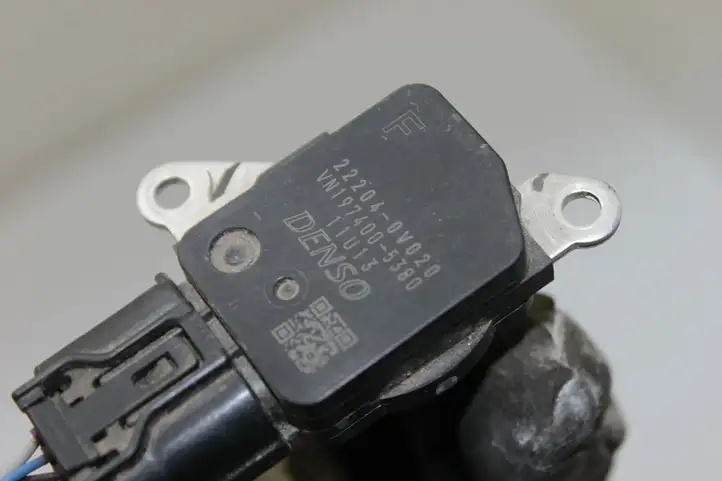 Toyota Yaris (2014 - 2019) 222040V020 Датчик массового расхода воздуха — фото 3
