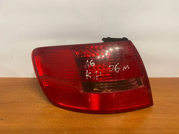 Audi A6 S6 C6 4F (2004 - 2008) 89034302 Задний фонарь в кузове — фото 1