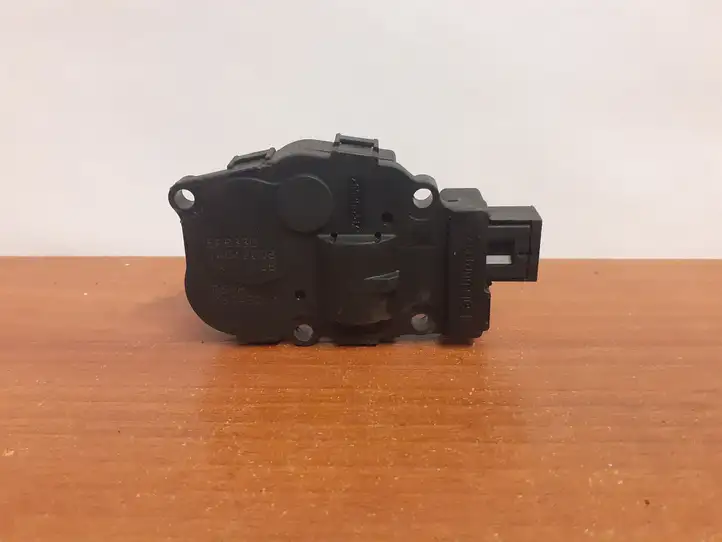 Land Rover Discovery Sport (2014 - 2019) 410475520 Двигатель задвижки потока воздуха — фото 1
