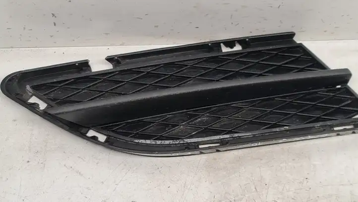 BMW 3 E90 E91 (2005 - 2012) 51117138418 Нижняя решетка переднего бампера — фото 1