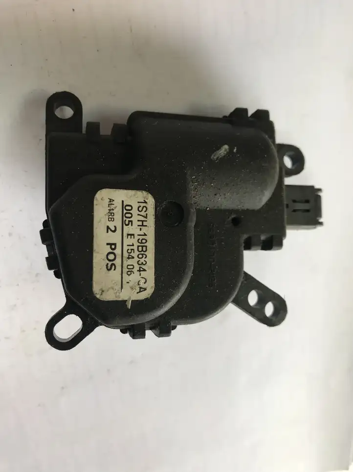 Ford Fiesta (2006 - 2008) 1S7H19B634CA Двигатель задвижки потока воздуха — фото 3