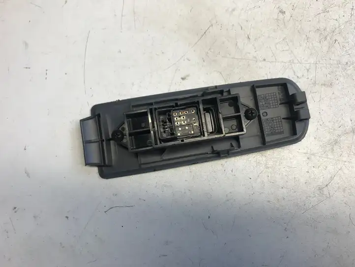Mitsubishi Colt (2004 - 2008) 98078401AA0 Кнопка стеклоподъемников — фото 4