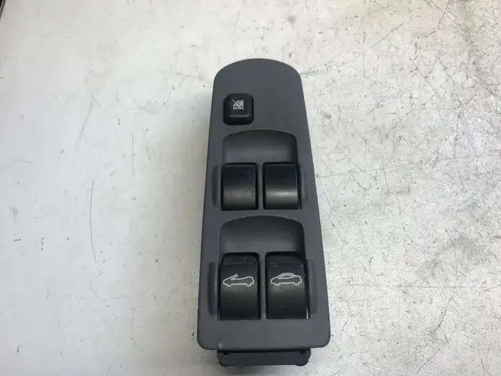 Mitsubishi Colt (2004 - 2008) 98078400A0 Кнопка стеклоподъемников — фото 1