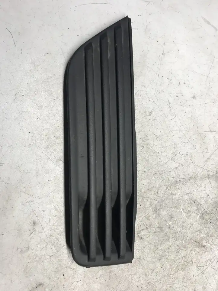 Ford Focus (2005 - 2008) 4M5119953BE Нижняя решетка переднего бампера — фото 1