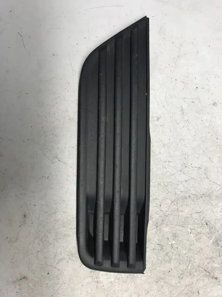 Ford Focus (2005 - 2008) 4M5119953BE Нижняя решетка переднего бампера — фото 1