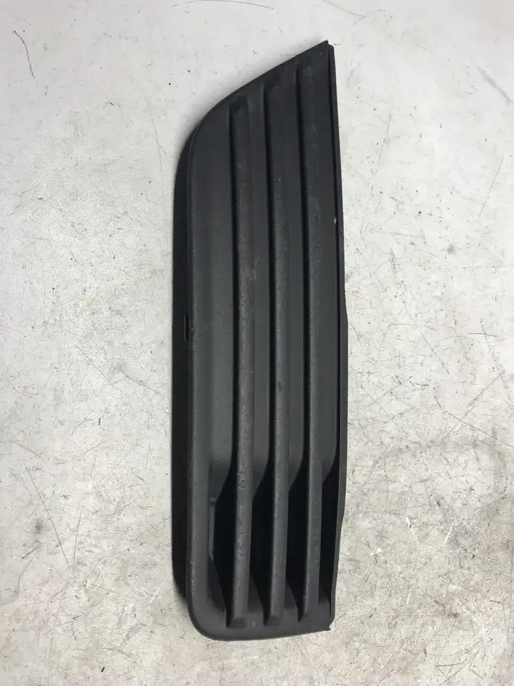 Ford Focus (2005 - 2008) 4M5119953BE Нижняя решетка переднего бампера — фото 2