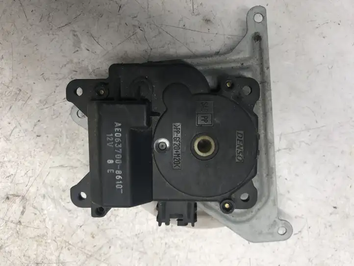 Toyota Corolla E120 E130 (2000 - 2004) AE0637008610 Двигатель задвижки потока воздуха — фото 1