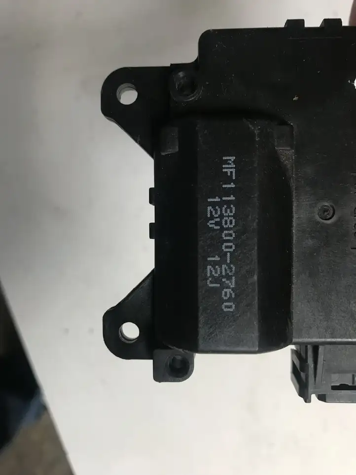 Mitsubishi Colt (2004 - 2008) MF1138002760 Двигатель задвижки потока воздуха — фото 2