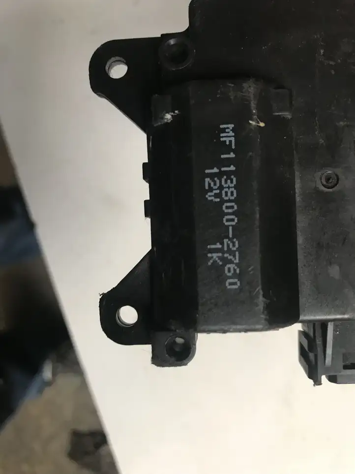 Mitsubishi Colt (2004 - 2008) MF1138002760 Двигатель задвижки потока воздуха — фото 2
