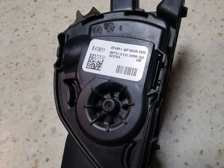 Ford Focus (2011 - 2015) BV619F836BB Педаль акселератора — фото 8