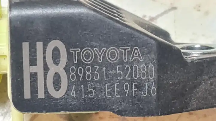 Toyota Yaris (2012 - 2014) 8983152080 Датчик удара SRS — фото 3