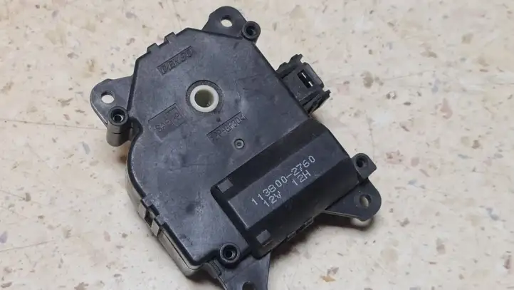 Toyota Corolla E120 E130 (2004 - 2007) 1138002760 Двигатель задвижки потока воздуха — фото 1