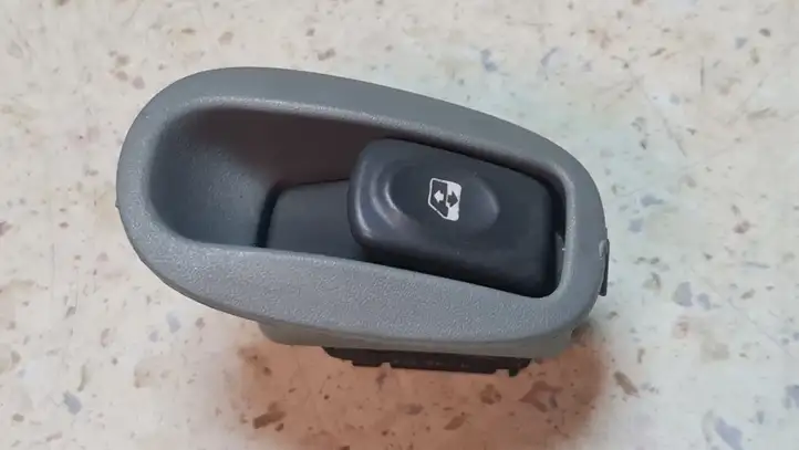 Renault Scenic I (1996 - 2003) 7700836267 Кнопка стеклоподъемников — фото 1