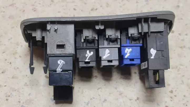 Renault Scenic I (1996 - 2003) 7700432429 Кнопка стеклоподъемников — фото 4