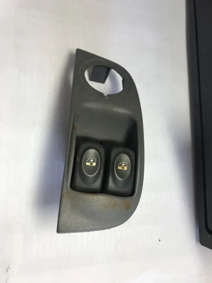 Renault Megane I (1995 - 2002) 7700429069 Кнопка стеклоподъемников — фото 4
