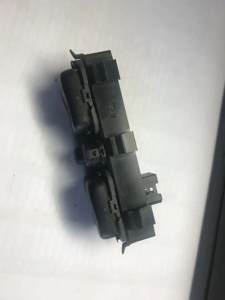Mercedes-Benz A W168 (1997 - 2004) 1688202810 Блок кнопок стеклоподъемников — фото 2