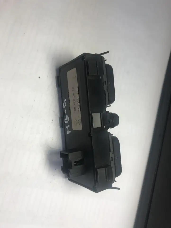 Mercedes-Benz A W168 (1997 - 2004) 1688202810 Блок кнопок стеклоподъемников — фото 4