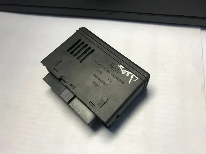 Ford Focus (1998 - 2004) 98AG14K150AE Модуль комфорта — фото 2