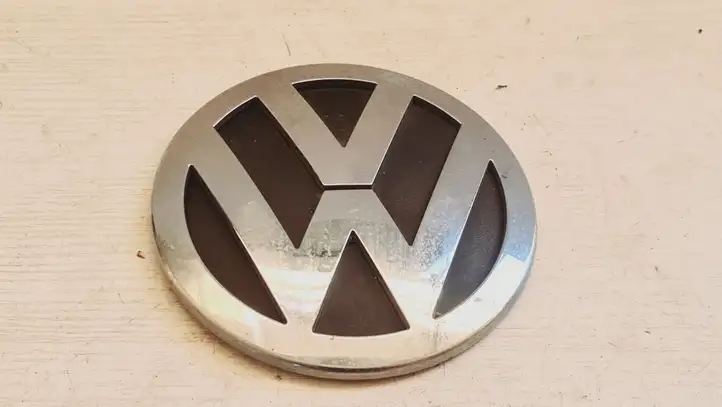 Volkswagen Tiguan (2007 - 2011) 3C9853630 Эмблема производителя — фото 1
