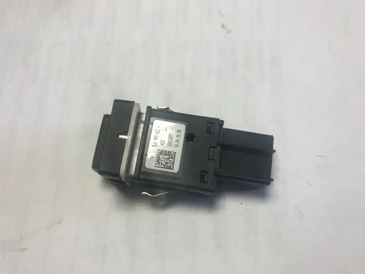 Skoda Fabia Mk2 (5J) (2007 - 2014) 5J0959621A Кнопка обогрева стекла — фото 2
