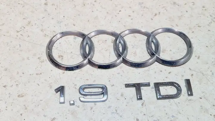 Audi A3/S3 8P (2004 - 2008) Эмблема производителя — фото 1