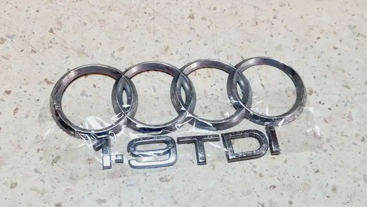 Audi A3/S3 8P (2004 - 2008) Эмблема производителя — фото 2