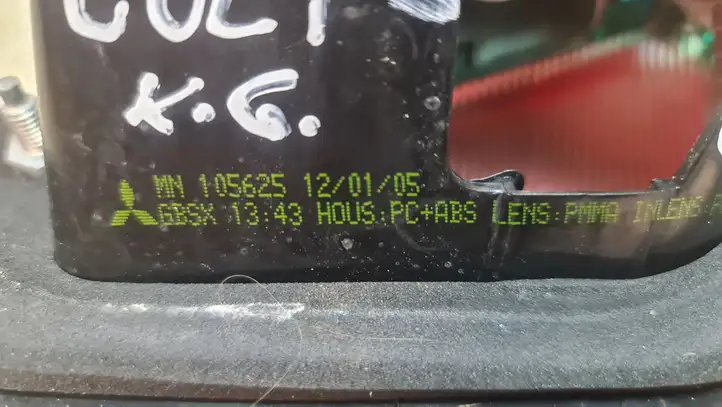 Mitsubishi Colt (2004 - 2008) MN105625 Задний фонарь в крышке багажника — фото 3