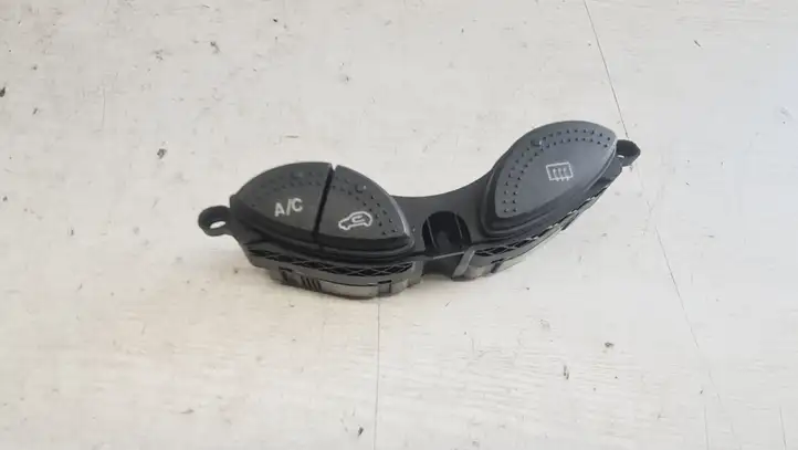 Ford Focus (1998 - 2004) 98AG19A945BG Кнопка обогрева стекла — фото 1