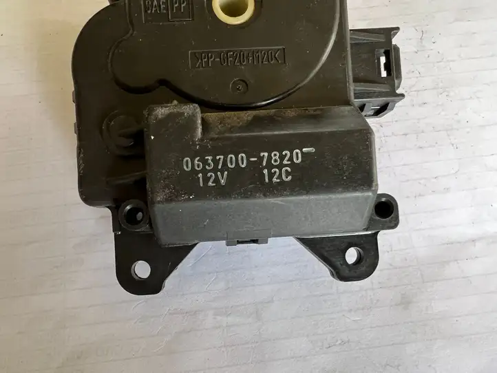 Toyota Avensis T220 (2000 - 2003) 0637007820 Двигатель задвижки потока воздуха — фото 3