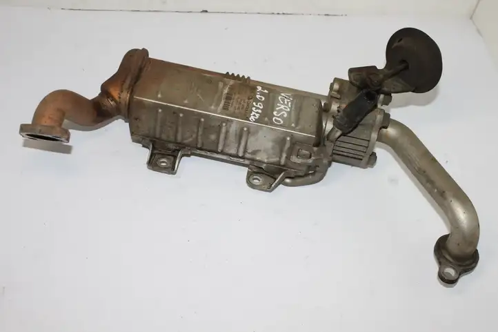 Toyota Corolla Verso E121 (2001 - 2004) 256010R020 Охладитель клапана EGR — фото 6