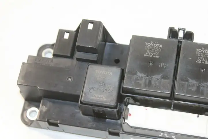Toyota Auris E180 (2012 - 2018) G92Z133010 Реле защиты аккумулятора — фото 3