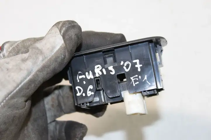 Toyota Auris 150 (2006 - 2012) Кнопка стеклоподъемников — фото 3