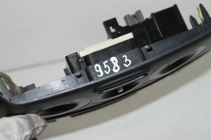 Toyota Yaris Verso (1999 - 2005) 7591327014 Блок управления климат-контролем — фото 5