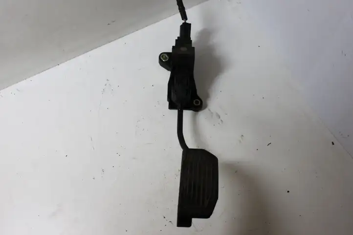 Toyota Auris 150 (2006 - 2012) 7811002070 Педаль акселератора — фото 1