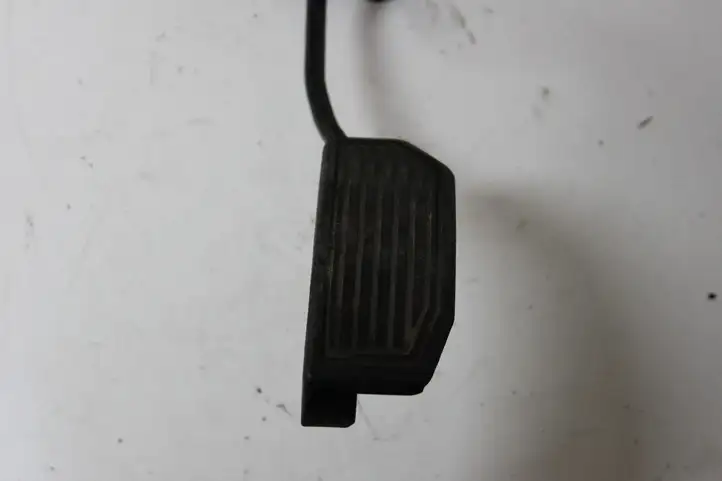 Toyota Auris 150 (2006 - 2012) 7811002070 Педаль акселератора — фото 2