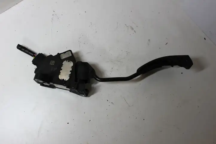 Toyota Auris 150 (2006 - 2012) 7811002070 Педаль акселератора — фото 4