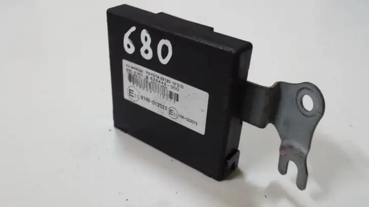 Toyota Corolla Verso E121 (2004 - 2007) 897800F010 Блок иммобилайзера — фото 1