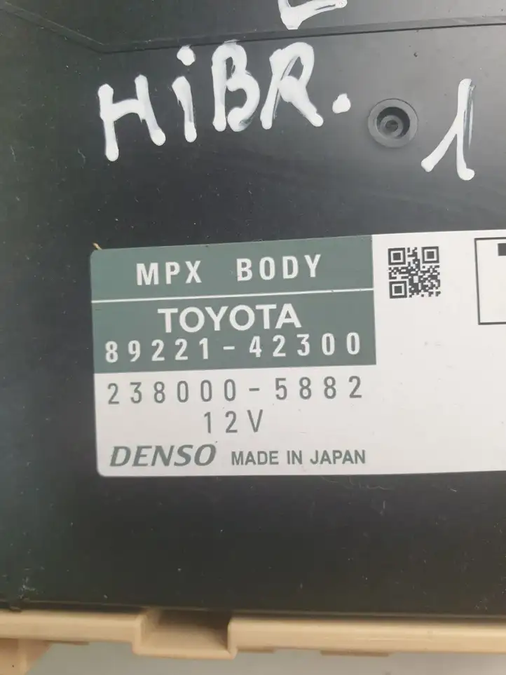 Toyota RAV 4 (XA40) (2012 - 2018) 8273042811 Блок предохранителей — фото 2