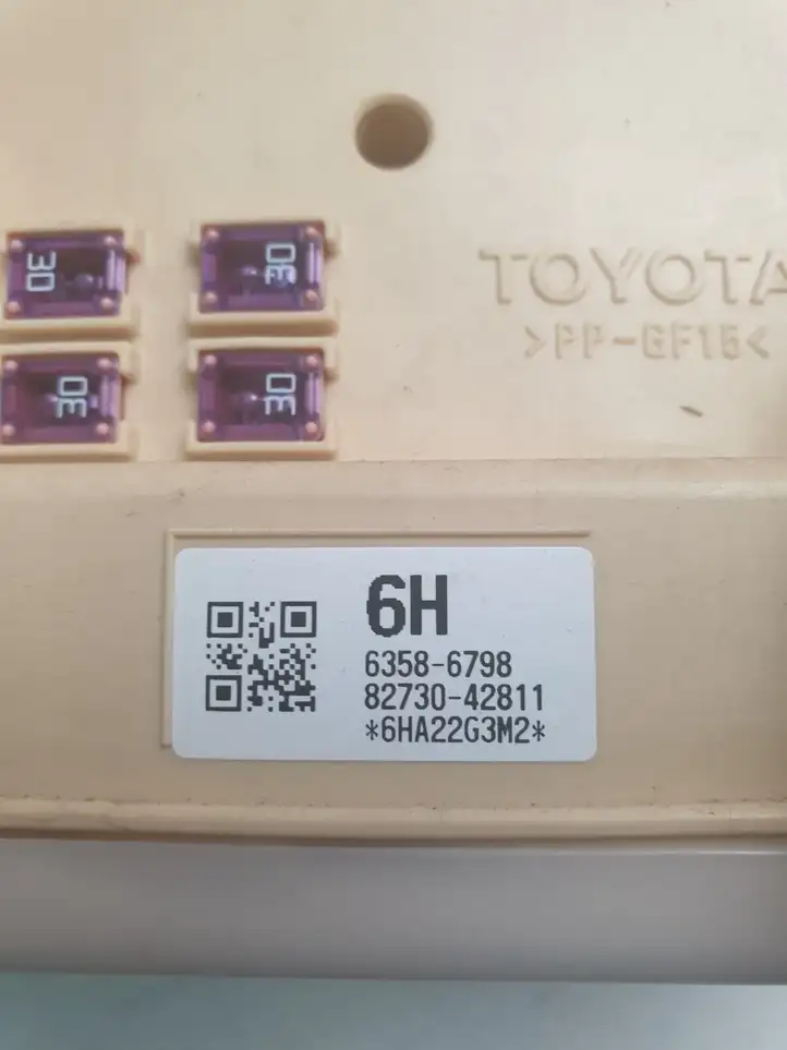 Toyota RAV 4 (XA40) (2012 - 2018) 8273042811 Блок предохранителей — фото 5