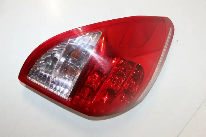Toyota RAV 4 (XA30) (2006 - 2016) Задний фонарь в кузове — фото 4