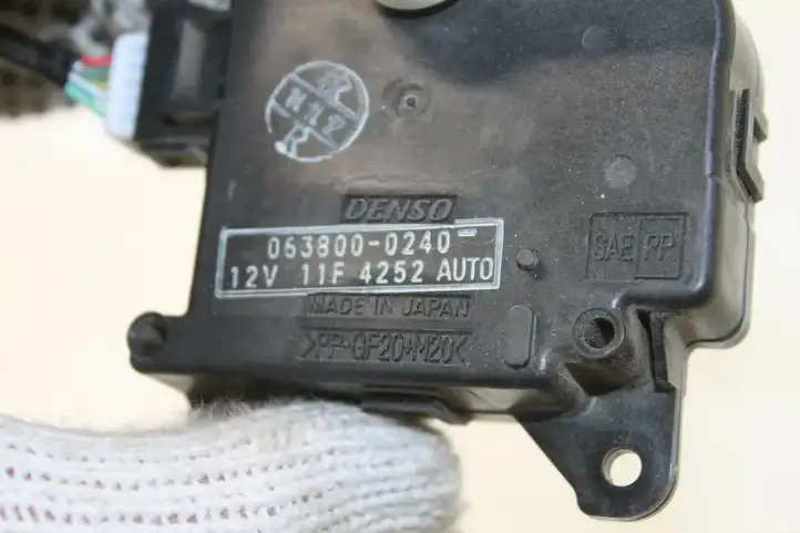 Toyota RAV 4 (XA20) (2000 - 2005) 0638000240 Двигатель задвижки потока воздуха — фото 2