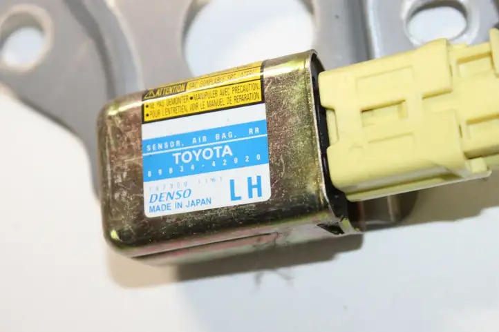 Toyota RAV 4 (XA20) (2000 - 2005) 8983442020 Датчик удара SRS — фото 2